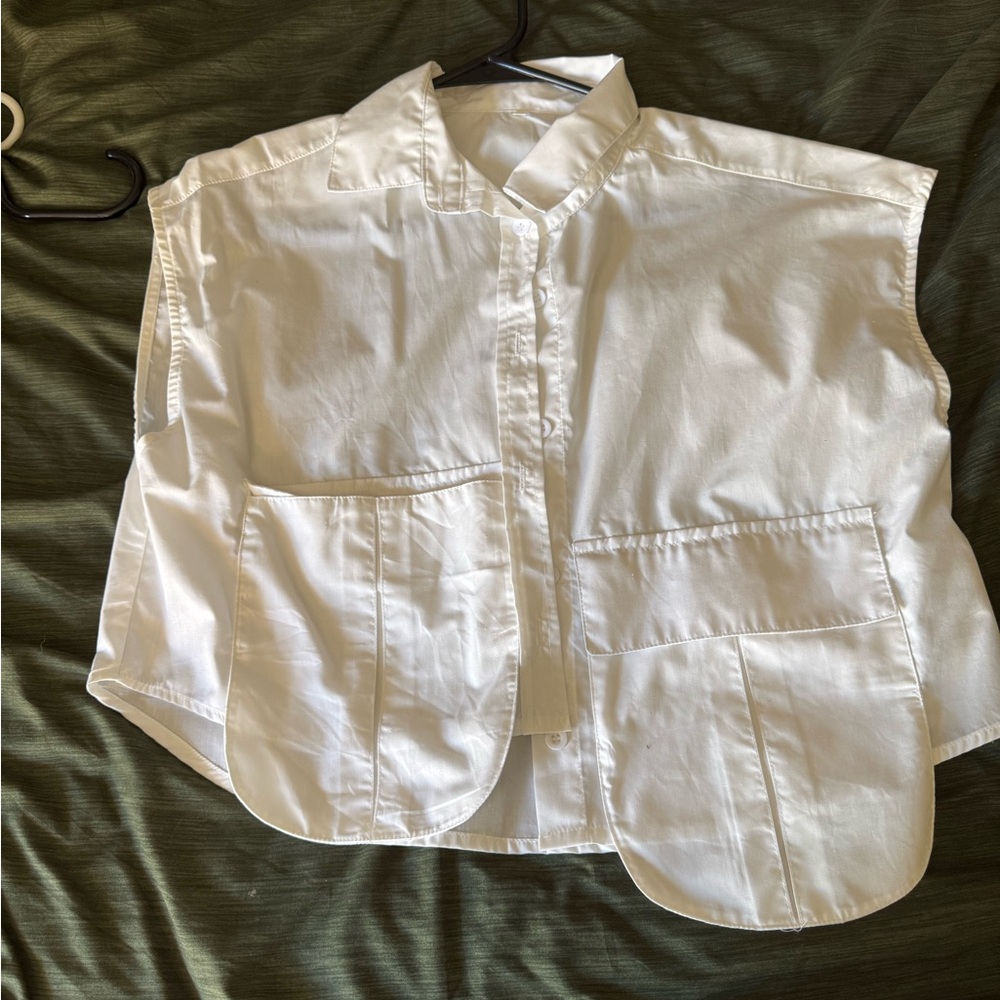 Women’s White Cropped Button-Up Pocket Top - Picture 2 of 3